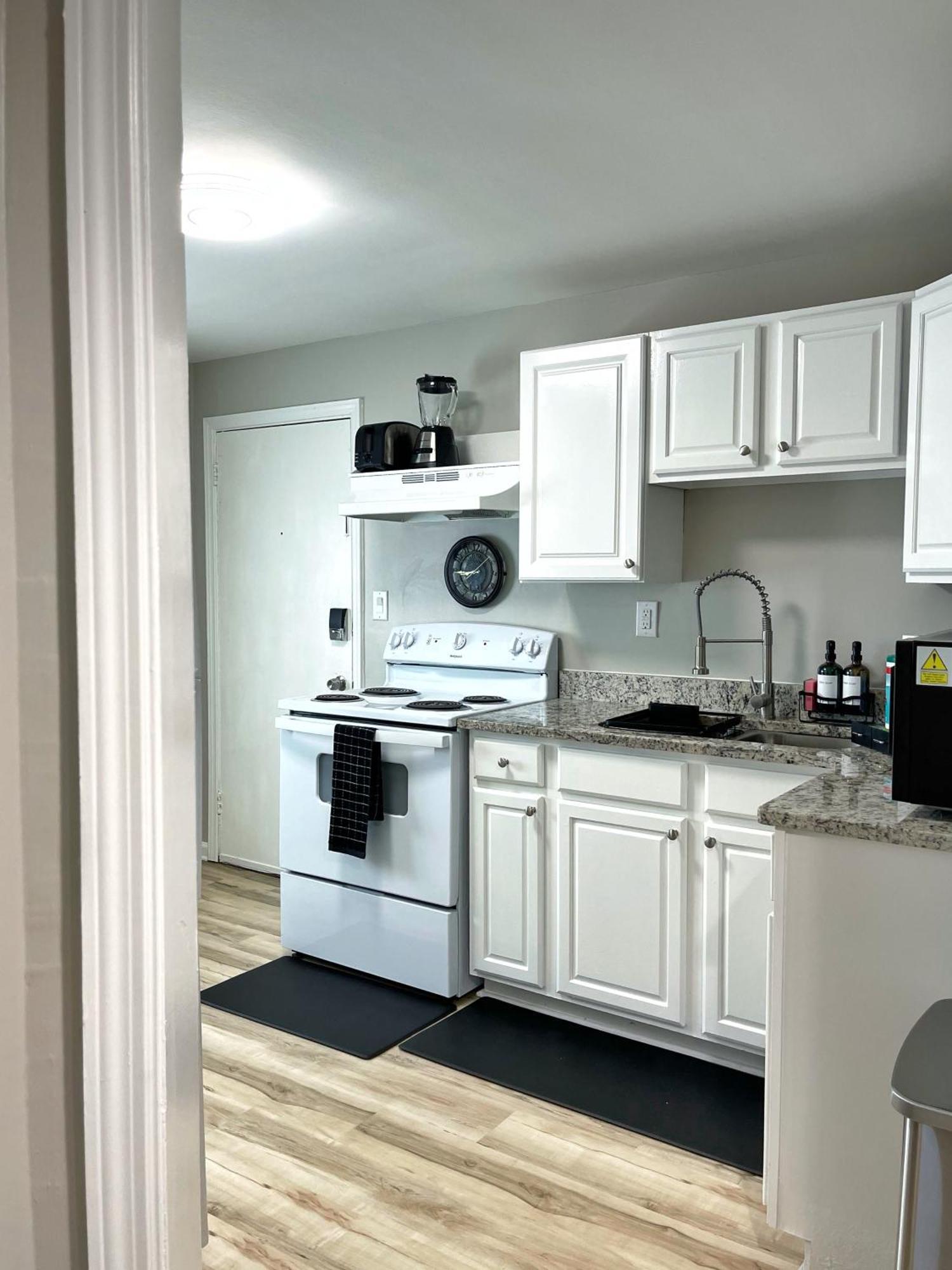 Апартаменты *New* The Cozy Haven, 5 Minutes To Atl Airport Атланта Экстерьер фото