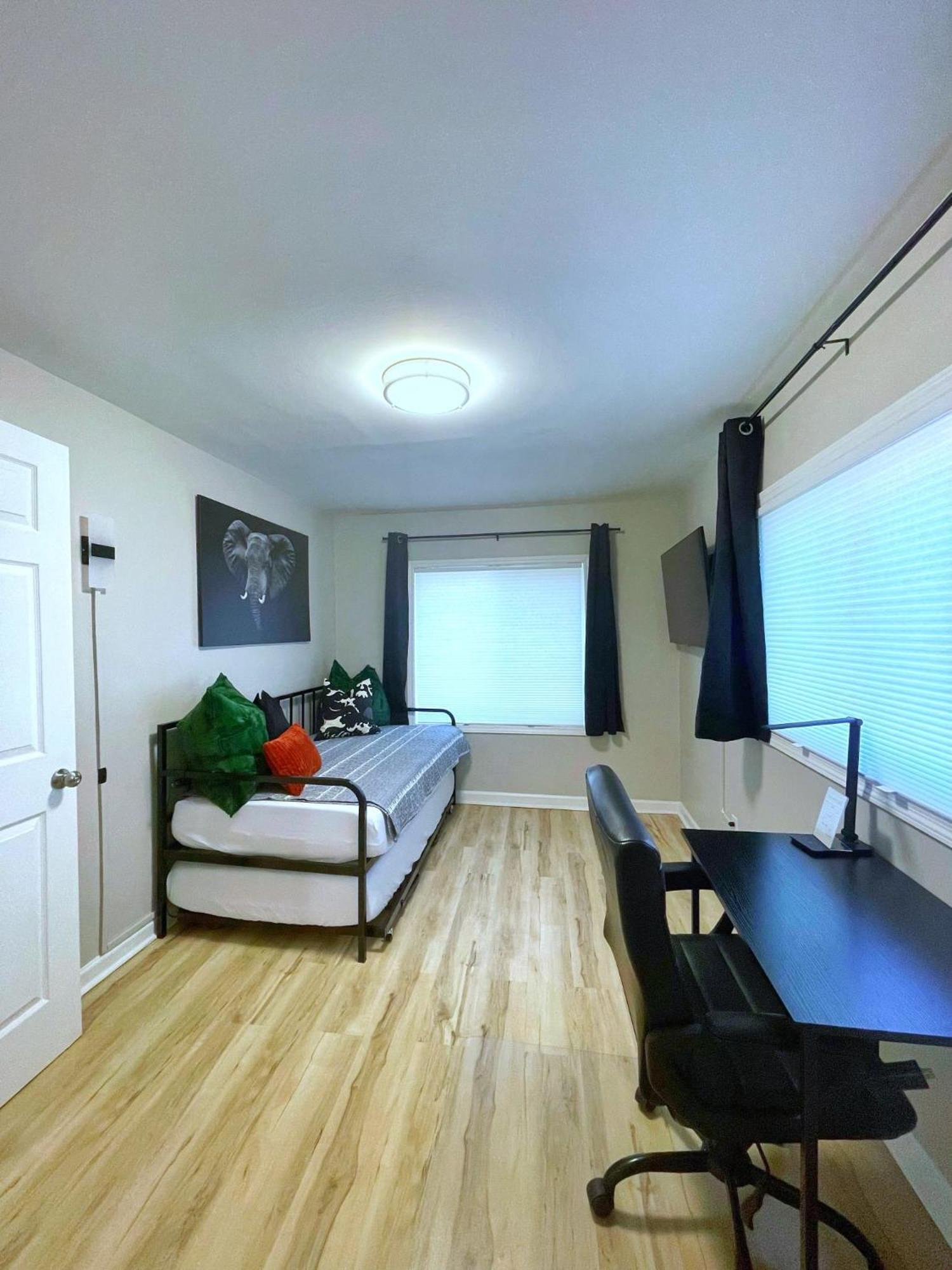 Апартаменты *New* The Cozy Haven, 5 Minutes To Atl Airport Атланта Экстерьер фото