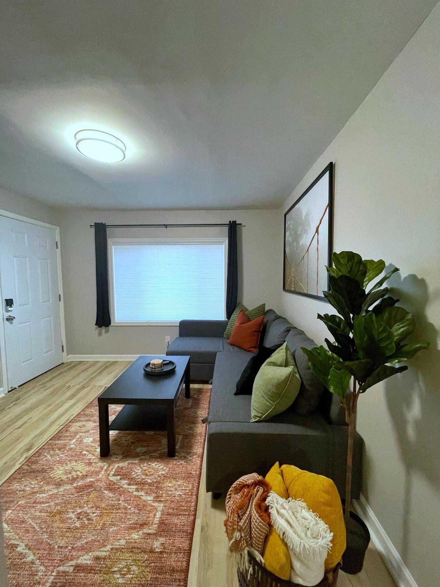 Апартаменты *New* The Cozy Haven, 5 Minutes To Atl Airport Атланта Экстерьер фото